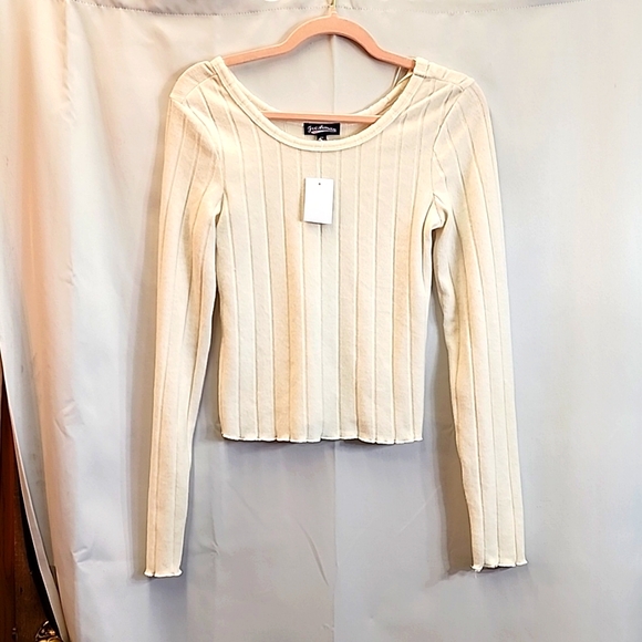 Freshman Sweaters - Freshman Womens Long Sleeve Sweater Cream Fitted Round Neckline Medium NWT